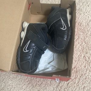 Nike Shox R4 size 4c